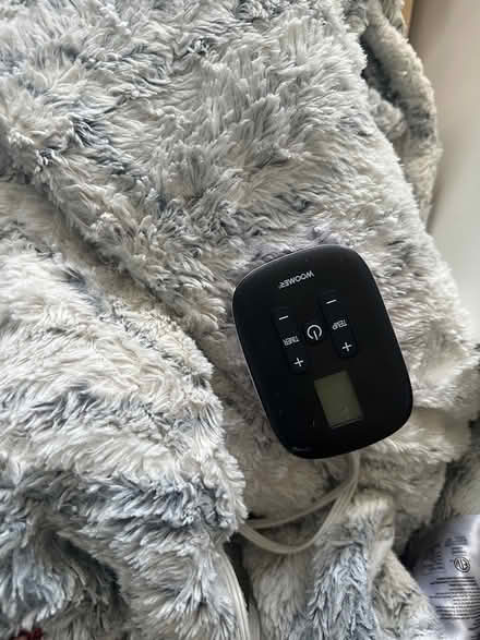 Photo of free Mattress Protector/Heating Blanket (Century park, cathedral city) #3