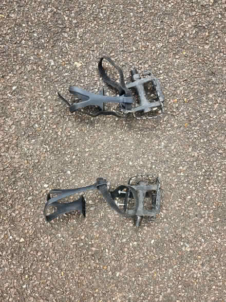 Photo of free Pedals with toe clips. (Tring HP23) #1