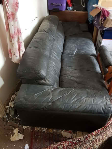 Photo of free Sofa & 2 armchairs (Berkhamsted HP4) #1