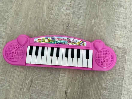 Photo of free Small Electronic Piano Keyboard Toy (Borrowash DE72) #1