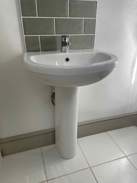 Photo of free Bathroom suite (Hook Norton OX15) #1