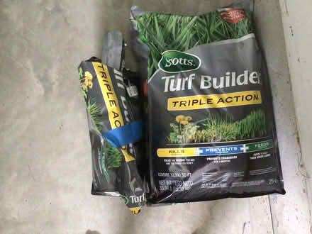 Photo of free Scott’s Turf Builder (Boody St, Brunswick) #1