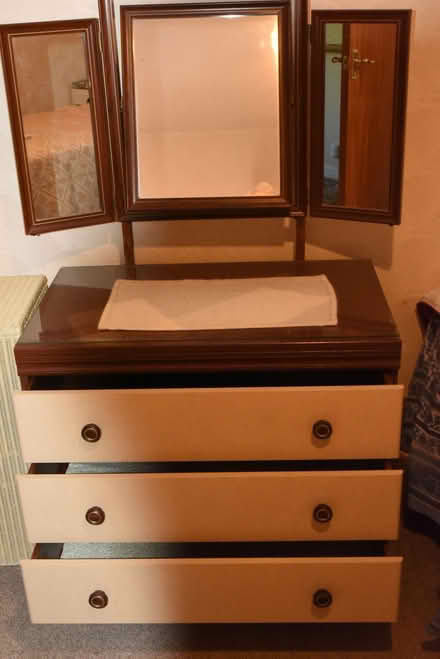 Photo of free Dressing table with three mirrors (Malvern Link WR14) #3