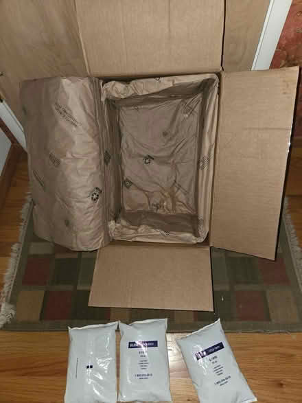 Photo of free insulated box and 3 gel packs (Ortega park area) #1