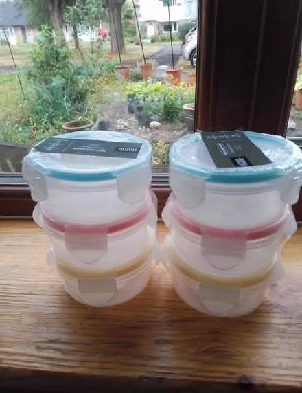 Photo of free 6 x small plastic containers New (Killamarsh S21) #1