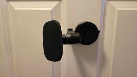 Photo of free Moshi Magnetic Smartphone Holder (River Hill) #1