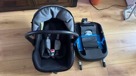 Photo of free Car seat and isofix (Dingle L8) #1