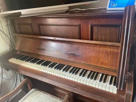 Photo of free Rosener Berlin piano with stool (Eversley RG27) #4