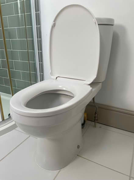 Photo of free Bathroom suite (Hook Norton OX15) #2