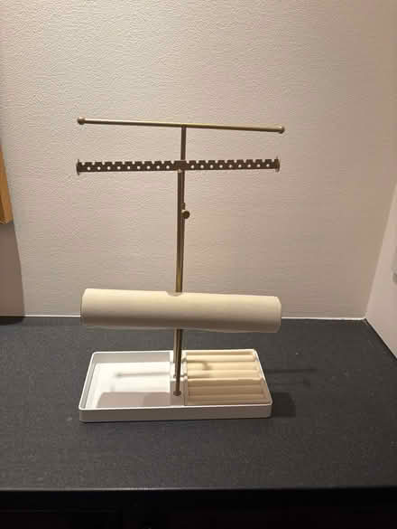 Photo of free Jewelry stand/holder (Madison st and Des plaines) #1