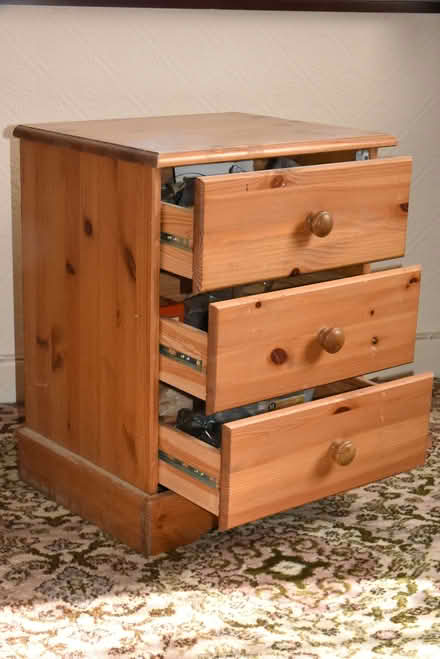 Photo of free Small 3 drawer (bedside?) unit (Malvern Link WR14) #4