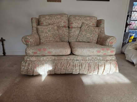 Photo of free Sofa Settee (Wightwick WV6) #1