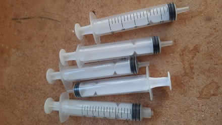 Photo of free Small plastic syringes (Byfleet KT14) #1