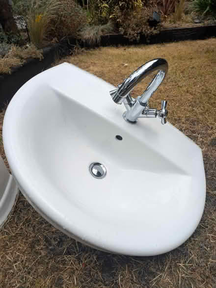 Photo of free White sink and pedestal (Mexborough S64) #3