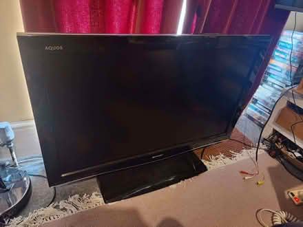 Photo of free LCD colour TV (Harringay Green Lanes N4) #1