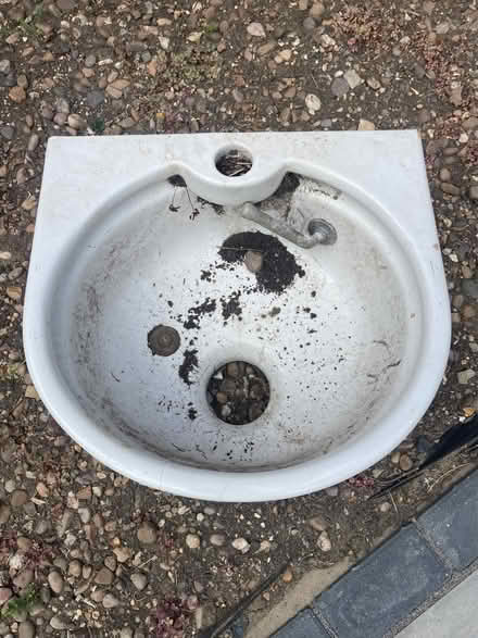 Photo of free Large ceramic sink (Chingford Mount, E4) #1