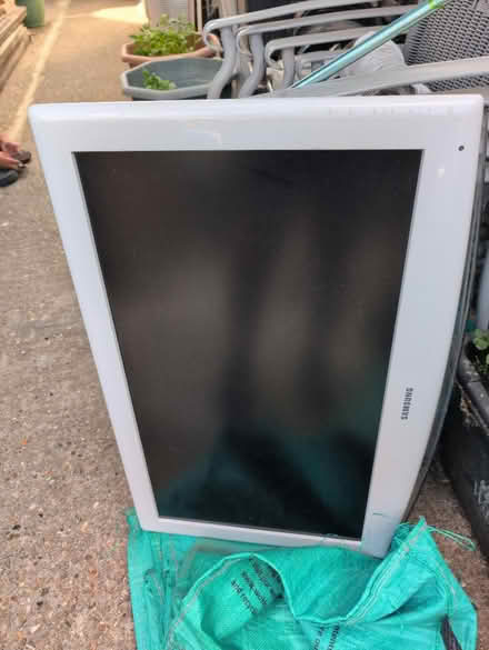 Photo of free Samsung tv (Woodley RG5) #4