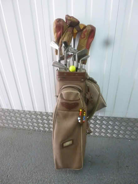 Photo of free 1960s vintage set of golf clubs (Lytham St Annes FY8) #1
