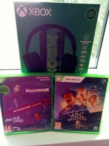 Photo of free Xbox headphone holder + 2 Xbox Series X games – unopened (Farnley LS12) #1
