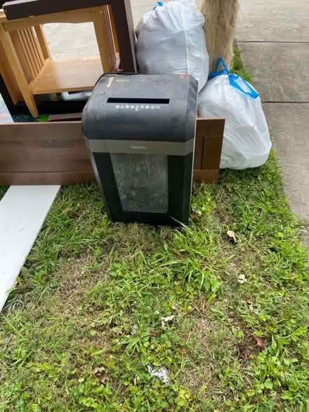 Photo of free Micro cut paper shredder (Falls Road Park) #1