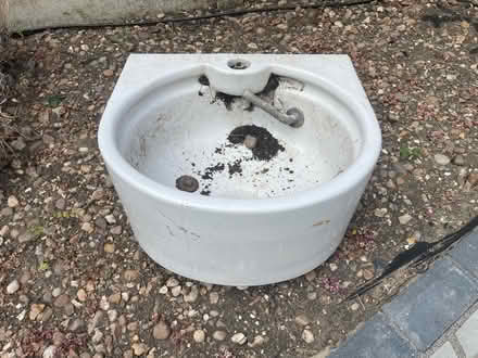 Photo of free Large ceramic sink (Chingford Mount, E4) #2