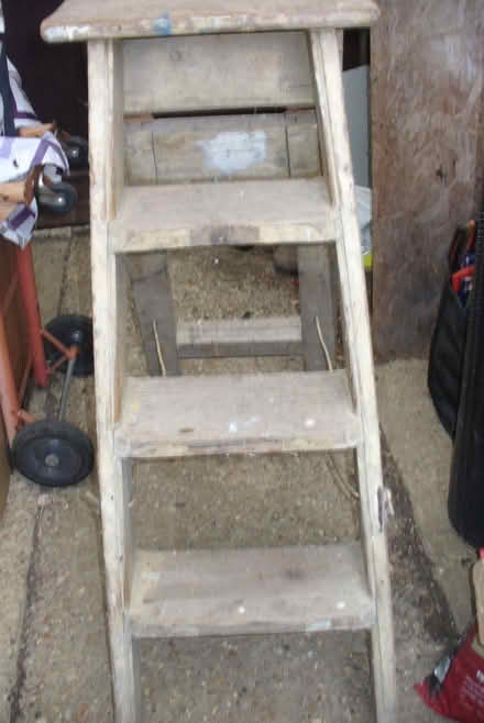 Photo of free Old wooden steps (Far Bletchley MK3) #1
