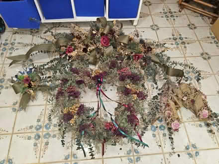 Photo of free 4 old, dusty, faded wreaths (Friendswood FM 518 & FM 528) #1