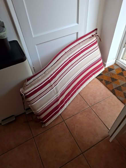 Photo of free 2 more outdoor cushions (Eaton NR4) #1