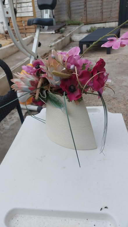 Photo of free Vase and Flowers (W7) #1
