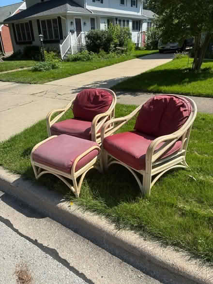 Photo of free Three piece lounge good condition (Lombard) #1