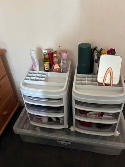Photo of free Make up station (Alexandra Park M16) #1