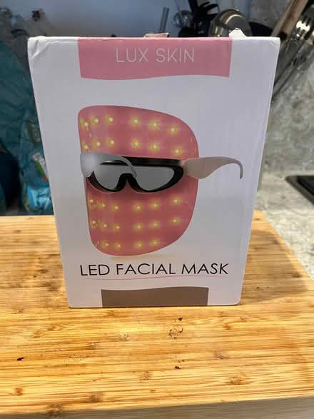 Photo of free LED Face mask (Walkden M28) #1