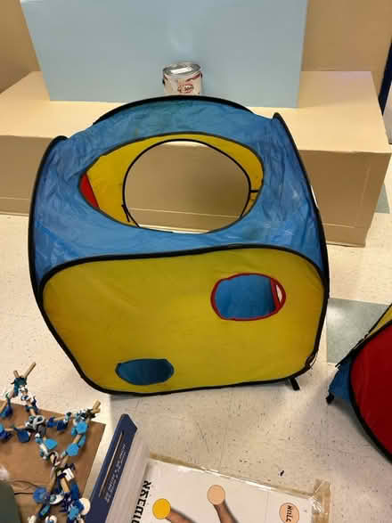 Photo of free Pop up kids tents (Beverly Grove in Los Angeles) #2