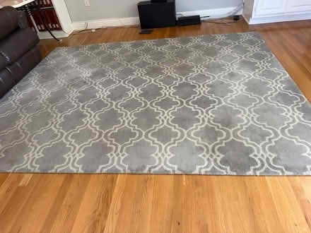 Photo of free 7ft X 9ft grey pattern area rug (95117) #1