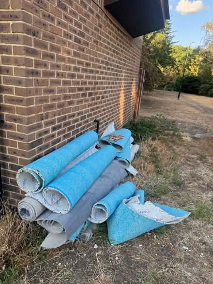Photo of free Grey carpet and underlay (SE28) #1