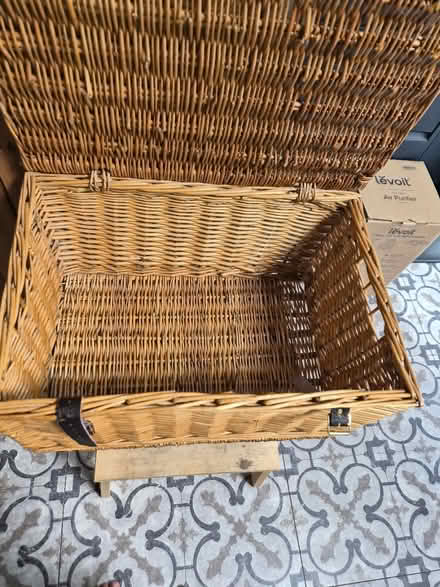 Photo of free Wicker hamper (CR0 2HB) #2