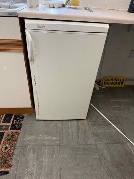 Photo of free fridge. under counter (Croydon. CR2 9) #1