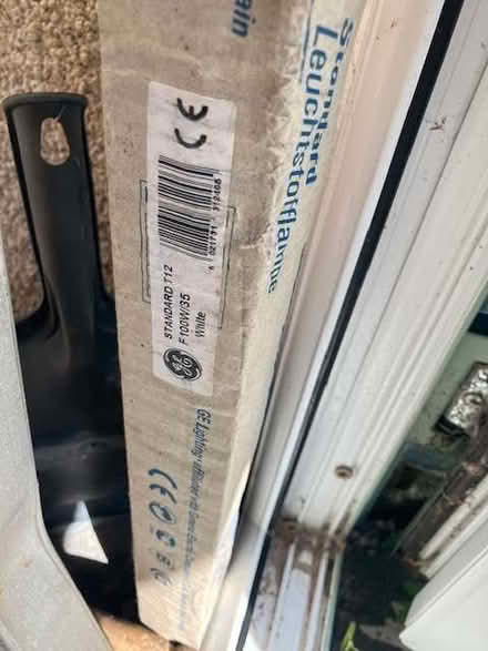 Photo of free fluorescent light tube, T12, 8 foot (Huttocks Top OL13) #2