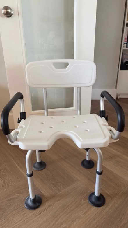 Photo of free Shower chair (E14 Narrow street) #1