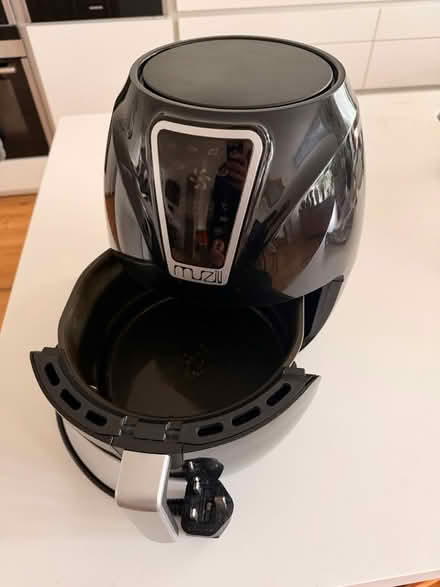 Photo of free Air fryer (Anniesland, glasgow, G12) #2