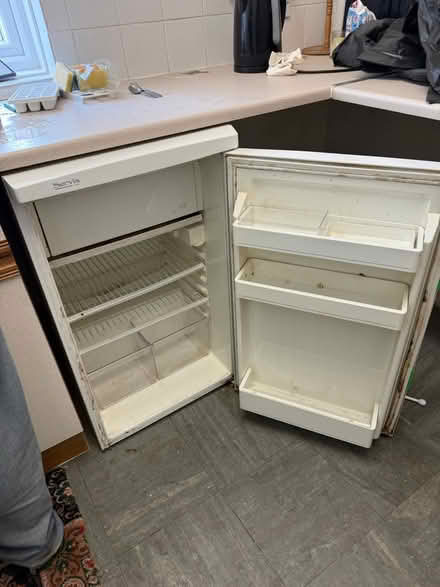 Photo of free fridge. under counter (Croydon. CR2 9) #3