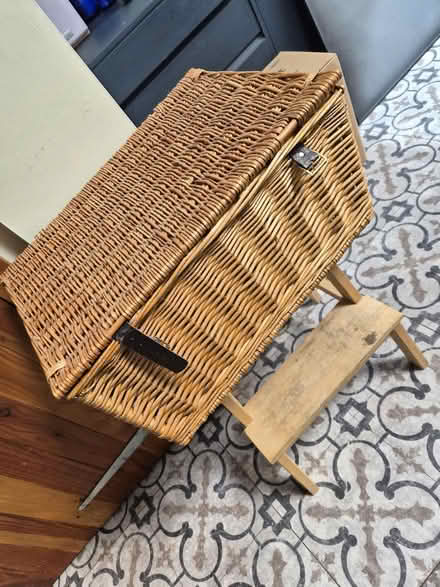 Photo of free Wicker hamper (CR0 2HB) #1
