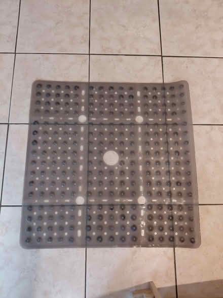 Photo of free Shower mat (CM1 springfield) #1