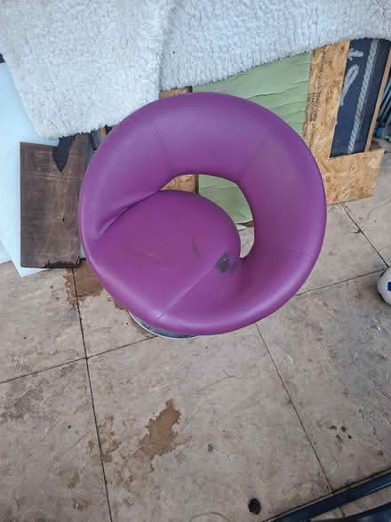 Photo of free Purple swivel chair (Kidderminster dy11) #1