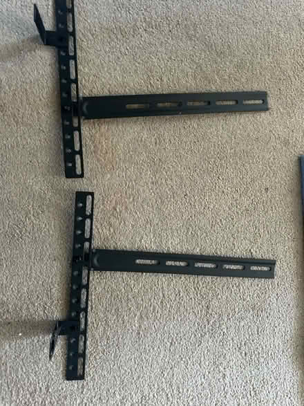 Photo of free Tv soundbar or media hang (Leeds LS10) #1