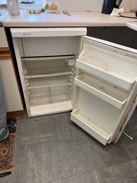 Photo of free fridge. under counter (Croydon. CR2 9) #2