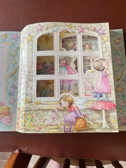 Photo of free Children’s jigsaws and books (Cam GL11) #1