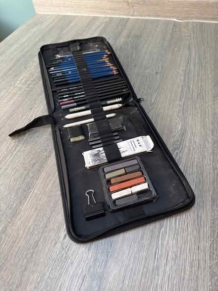 Photo of free H&B Drawing and Sketching Set. Used. (Southsea PO4) #4