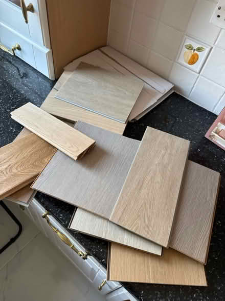 Photo of free LVT & laminate floor samples (SE28) #1