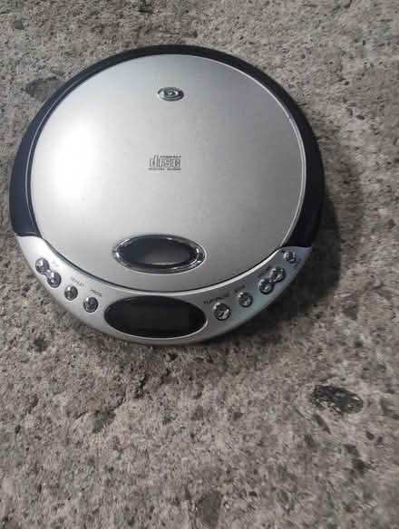 Photo of free CD player (Hunt Club and McCarthy) #1